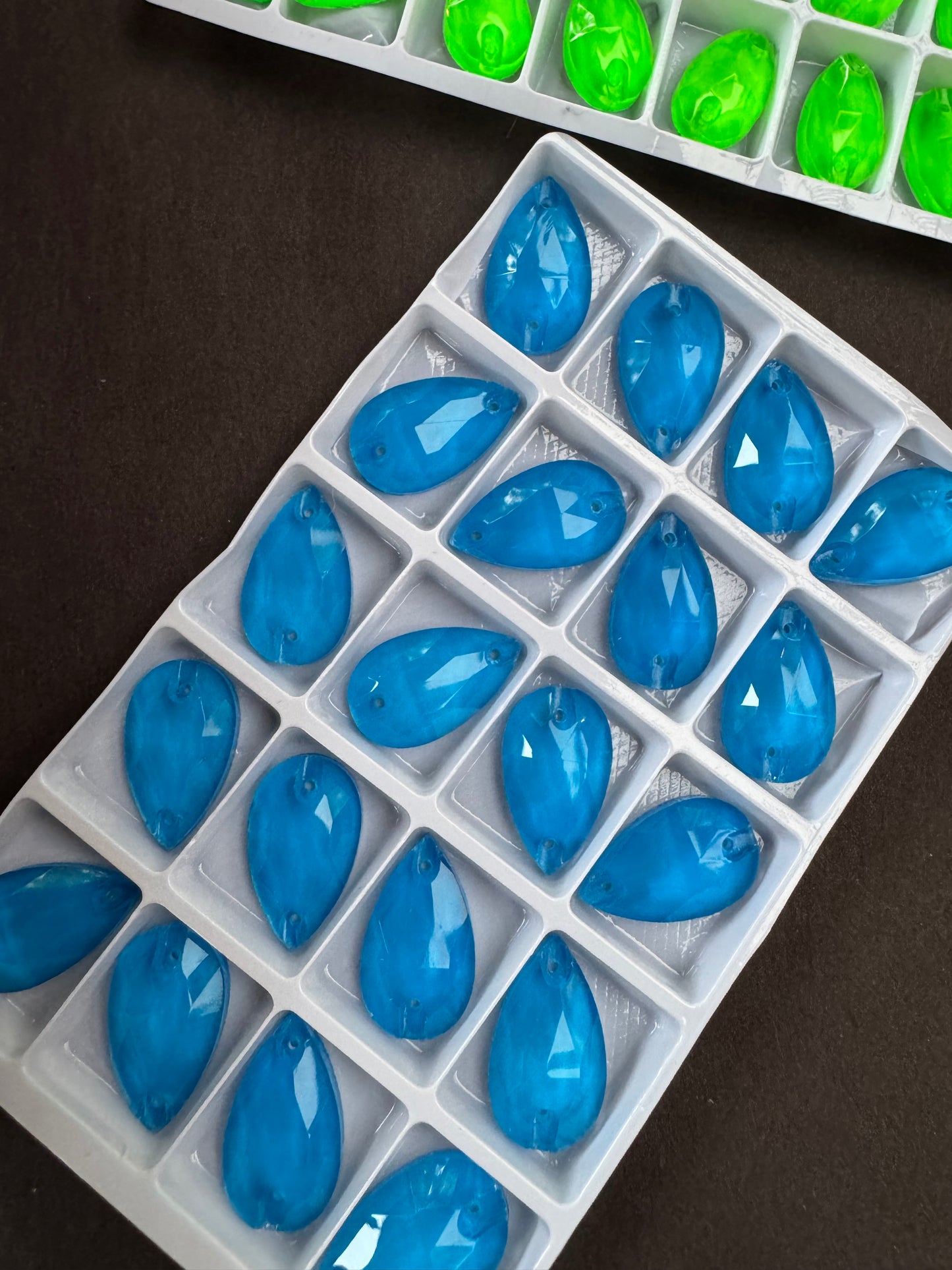 22-18mm glow in dark gems
