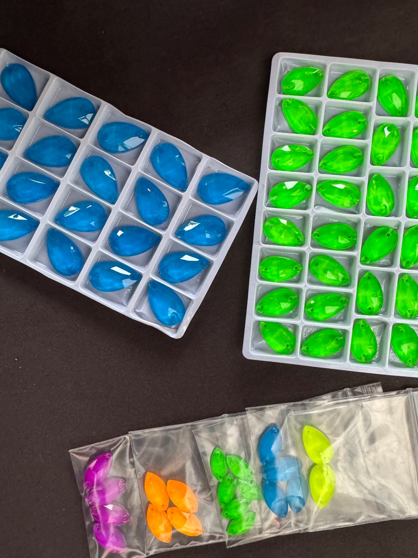 22-18mm glow in dark gems