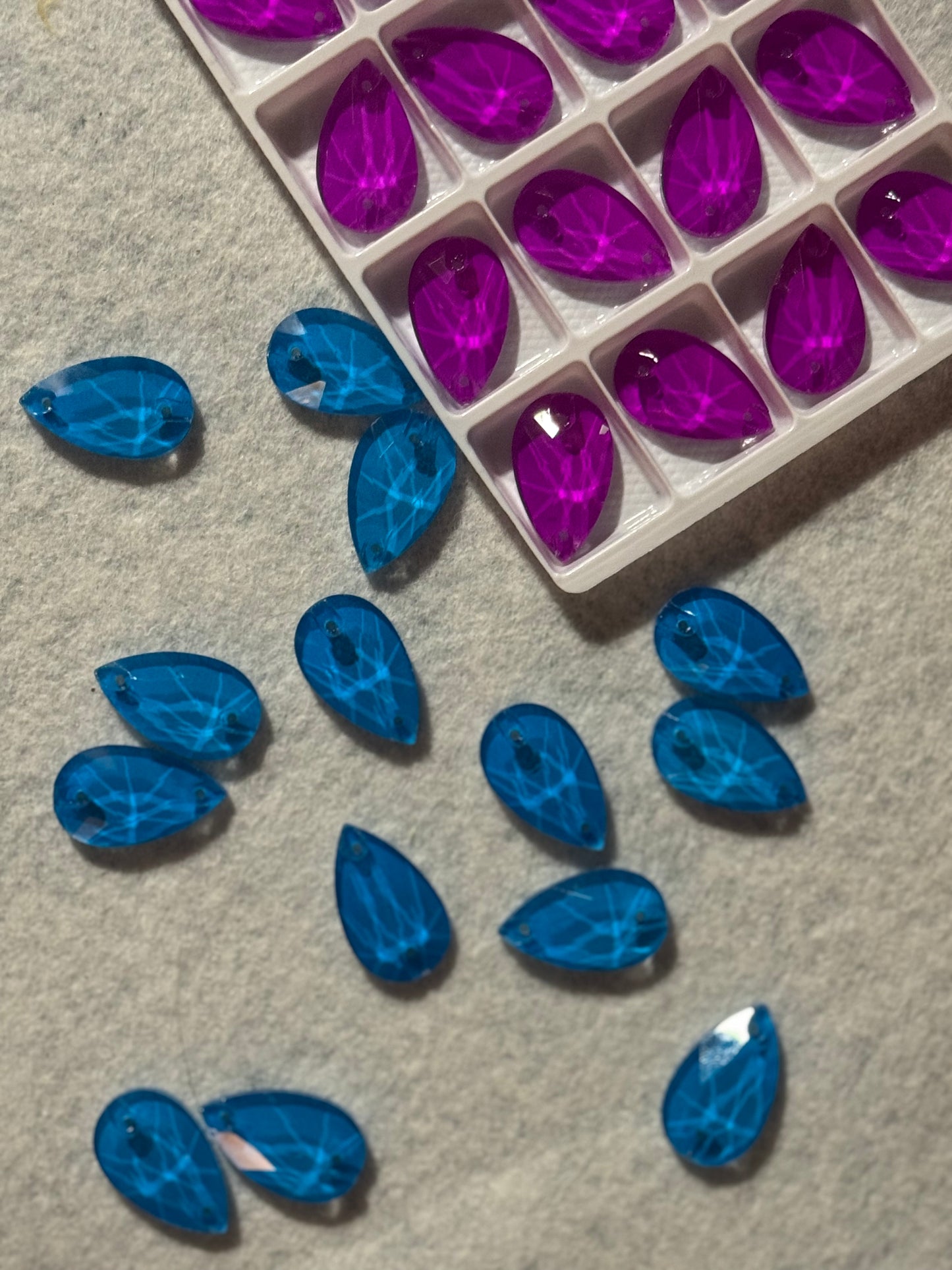 22-18mm glow in dark gems