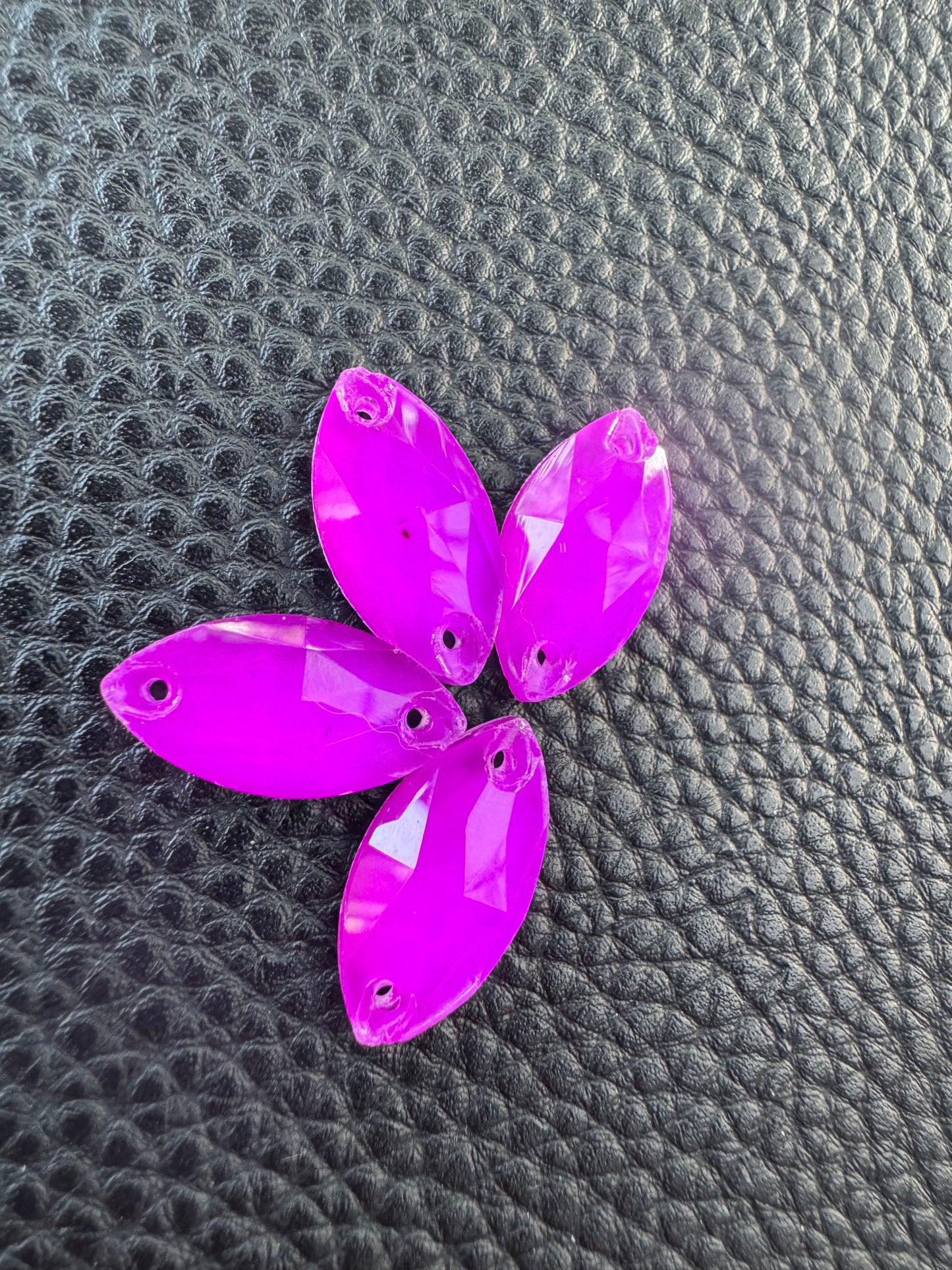 22-18mm glow in dark gems