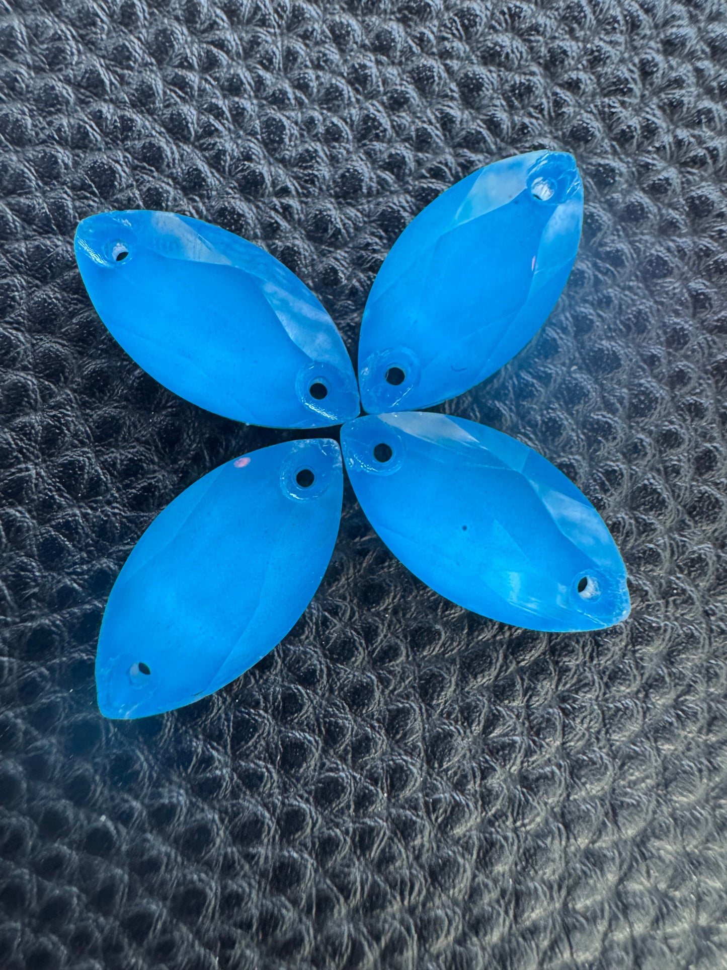 22-18mm glow in dark gems